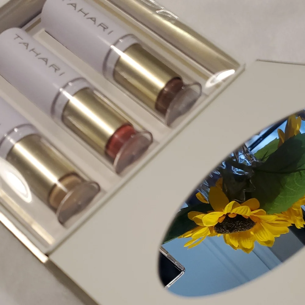 Tahari Face Contour Trio in Textured White and Gold